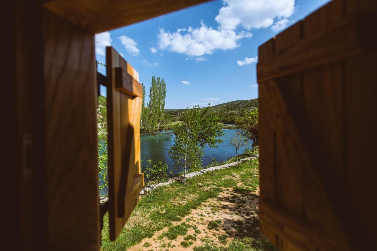 River Huts Zrmanja Obrovac Ngoại thất bức ảnh